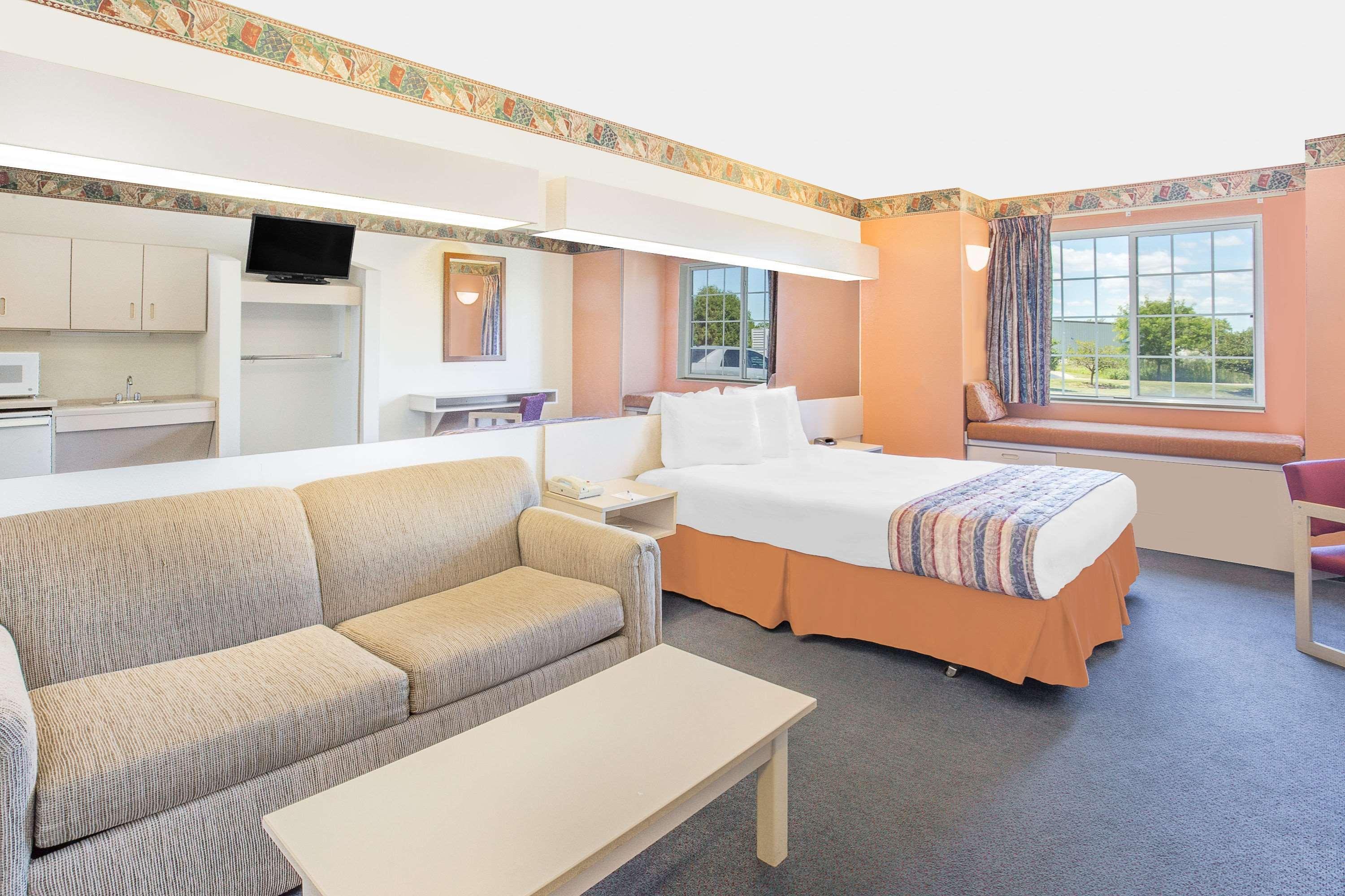 Microtel Inn & Suites By Wyndham Fond Du Lac Zewnętrze zdjęcie